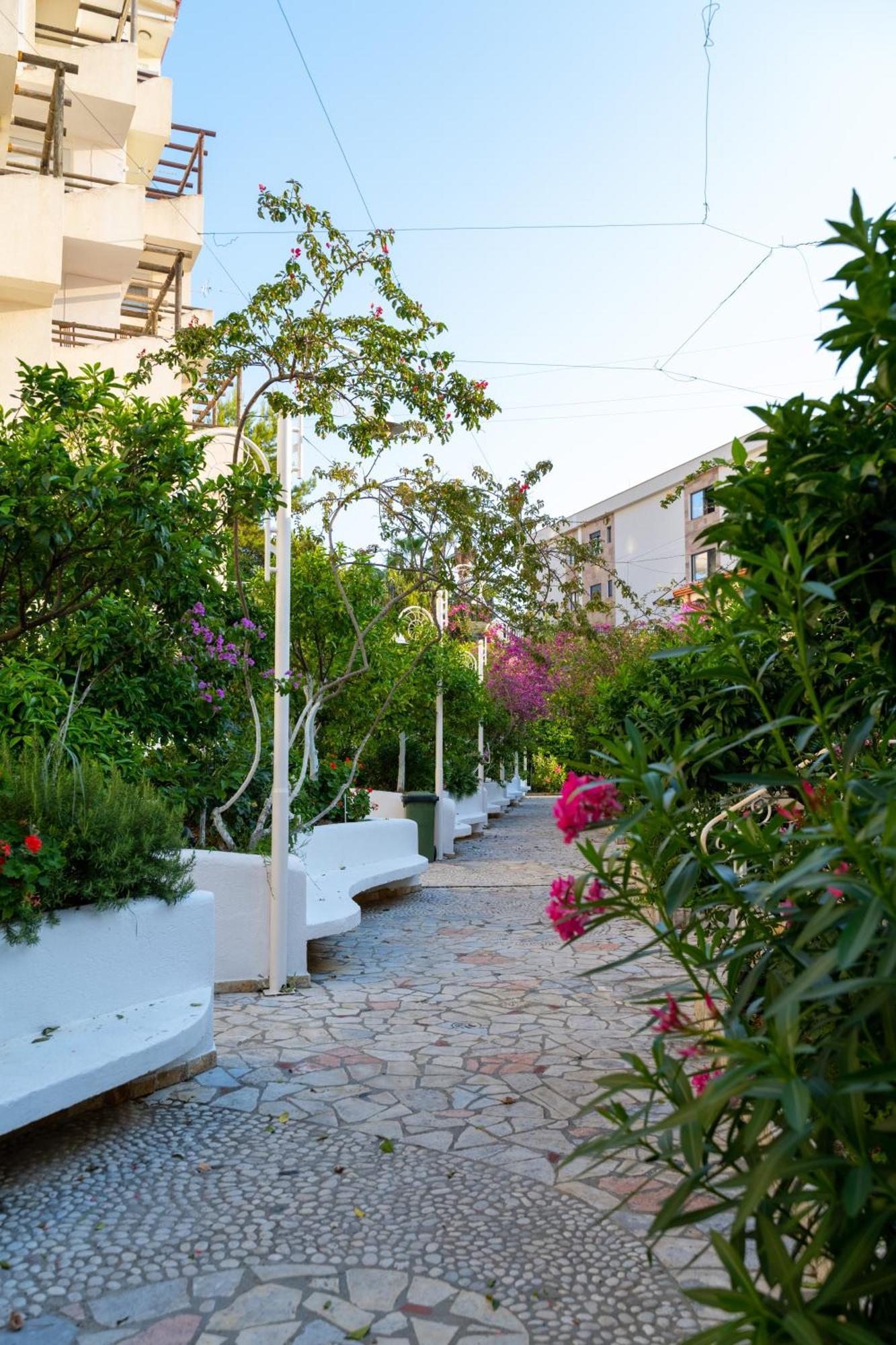 Bougainville Bay Apartments Sarandë Buitenkant foto